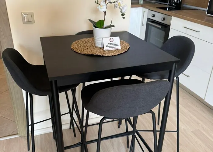 Emerald Buddha Apartment *